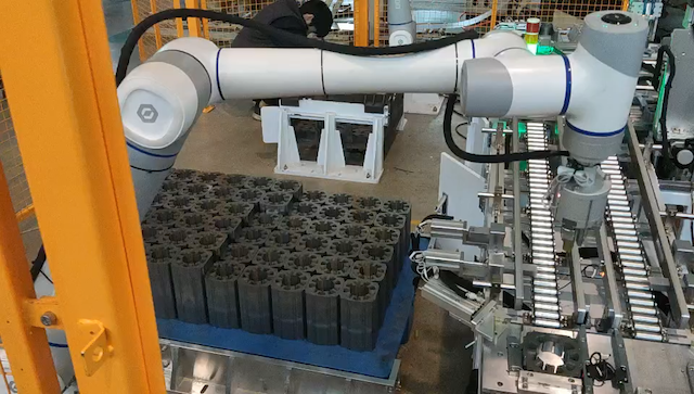 四軸協作機器人,六軸協作機器人-CNC上下料效率低？越疆協作機器人的“快準穩”操作來破局