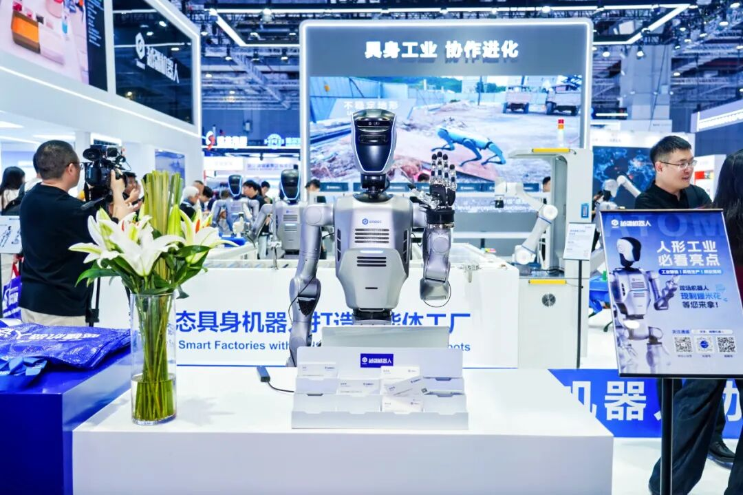 -2025工博會“智”高點 | 越疆多形態(tài)具身機器人打造智能體工廠，與全球伙伴共啟產(chǎn)業(yè)智能新程