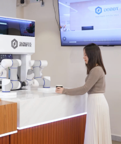越疆,越疆科技,越疆機器人,越疆官網,dobot,協作機器人,越疆協作機器人,協作機械臂,協作機械手,自動化機械臂,協作機器人品牌,協作機器人制造商,協作機器人研發,具身智能機器人,協作機器人搬運,移動復合機器人,移動作業能力,物料搬運,轉運,多機上下料,車間潔凈度,應變能力,生產效率,一站式,可視化的工具部署,系統化防護功能-新零售